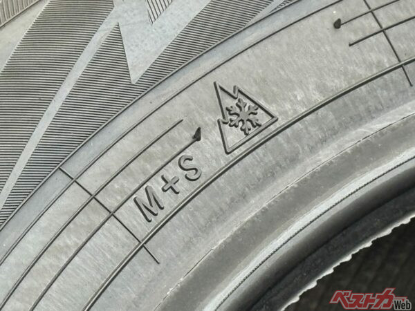 山に氷の結晶のマークがスノーフレークマーク