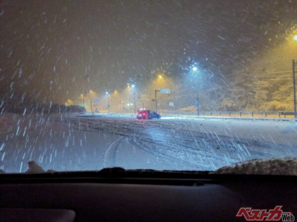 オールシーズンタイヤであれば、突発的な降雪に見舞われても慌てずに済む