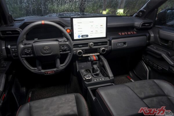現代的な要素を取り入れつつ、機能性と実用性にも配慮された新型4ランナーのインテリア。家族で出かける時にも快適なドライブとなることだろう