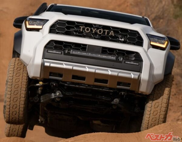 オフロードでの頼もしい走りがさらに楽しめる、新型パワートレイン「i-FORCE MAXハイブリッド」が追加。牽引のためにパワフルなSUVが重宝されるアメリカ市場では超魅力的な一台だ