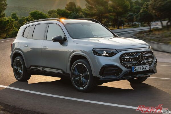 新型GLB。まずはBEVの2グレードがデビューした