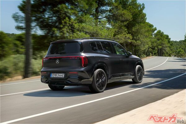 リアも左右ランプを繋げたデザインに