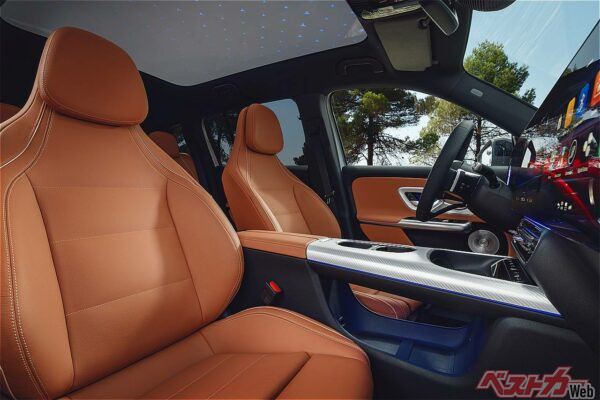 ロングホイールベース化によって居住性は向上