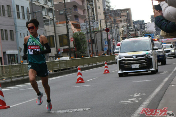 2025年箱根駅伝の様子。2026年大会の伴走車はFCVやEVが大幅に増えそうだ