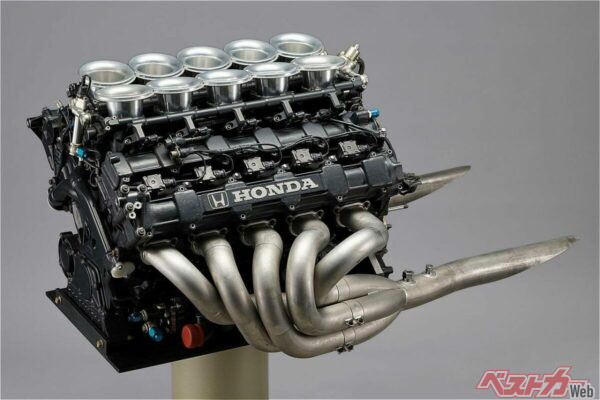 ホンダがマクラーレンMP4/5Bに積んだRA100E・V10エンジンの美しいお姿。こんな風に排気はVバンク外側が常識だった