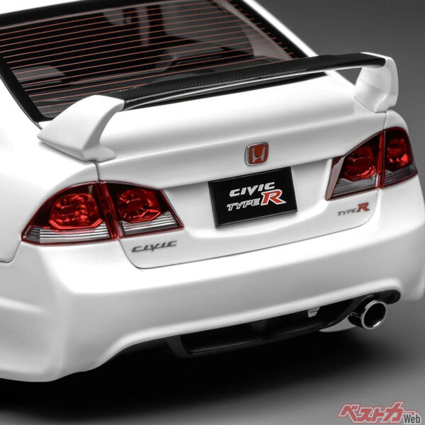 後期型のテールランプの特徴もばっちり!