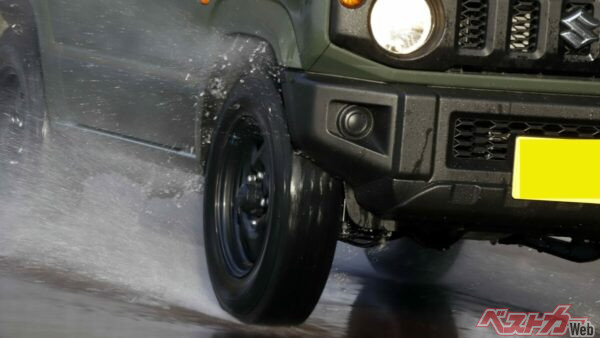 ジムニー乗りに激推し!!　見た目はオプカン、でもスタッドレス!!　冬でも自分好みにイケちゃう