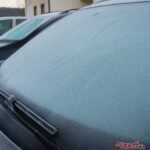 フロントガラス真っ白を秒速で解決!! 冬の曇り＆凍結に効くエアコンとデフロスターの正しい使い方