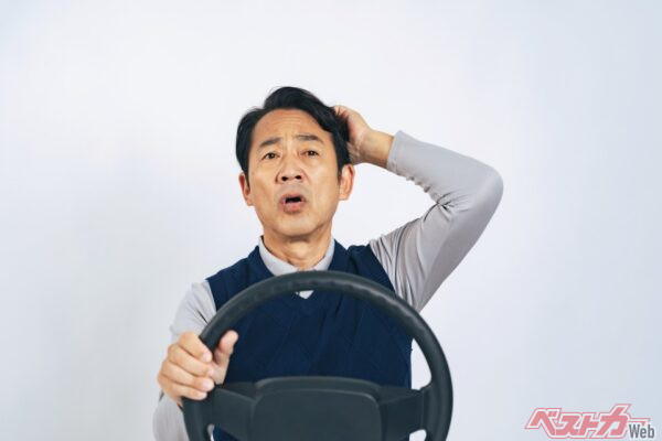 若いドライバーが「なにソレ……」と感じる!?　姿を消しつつある「運転の古いクセ」