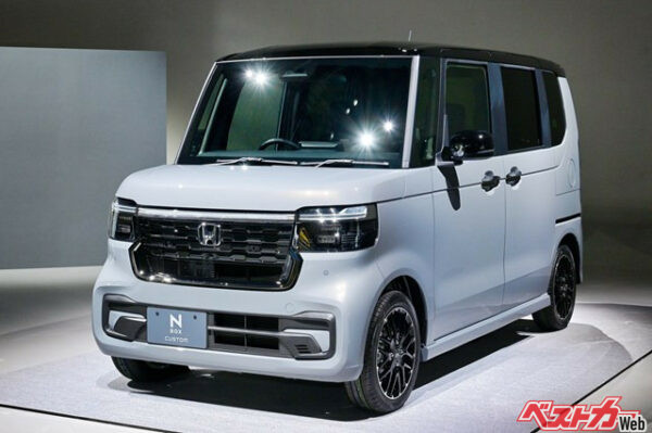 N-BOXの2025年10月の販売落ち込みは価格の上昇、N-BOXカスタムのメッキ加飾を極力少なくし大人しくなったことが販売に影響したと思われる