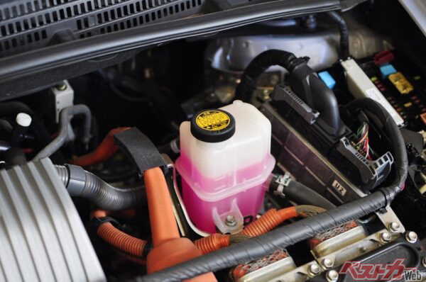 愛車の寿命を縮めるのは「寒さ」!? 知らないと後悔する「冬のトラブル防止策」