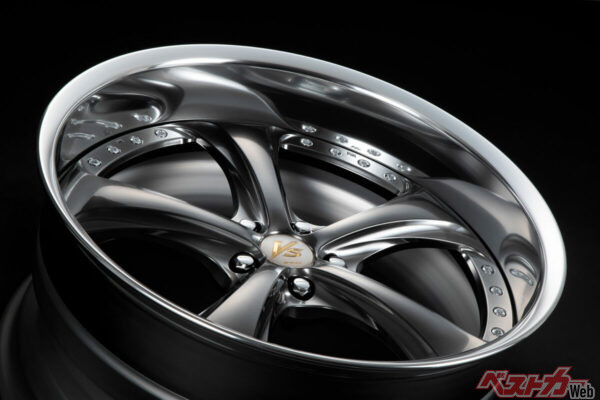 スポークサイドの鋭いエッジや優雅なラインが上級感を演出。オプションやセミオーダーカラーで愛車の雰囲気にもあわせやすい。