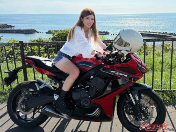 大型バイクでのツーリングも楽しむ!!（ご本人のインスタグラムより）
