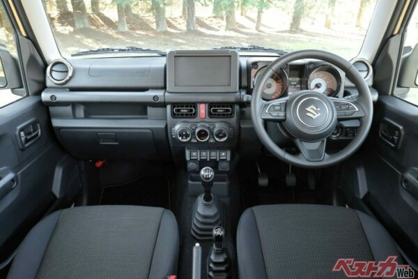 装備類も充実。価格は5速MT、4速ATともに292万6000円。5速MTは27万5000円のアップ、4速ATは17万6000円のアップとなった