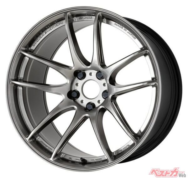 品質への高い信頼を保証するかのようにホイールに「WAE」「WTF(WORK FLOWFOMING TECHNOLOGY)」「MADE IN JAPAN」が刻まれている