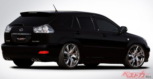 筆者が今でも欲しいロジャムの30系ハリアー。ホイールといい、4本出しマフラーといいたまらんです!!!