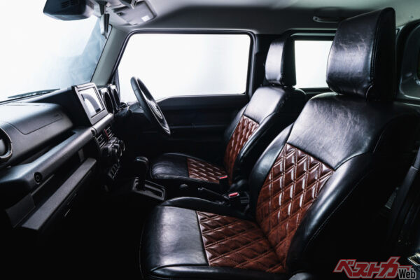 フロントシートだけ印象を変えたいオーナーに朗報!?　クラシックでモダンなジムニー専用のシートカバー登場！　