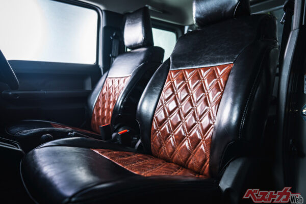 クラシックな雰囲気と革感が印象的な「ロイヤル」