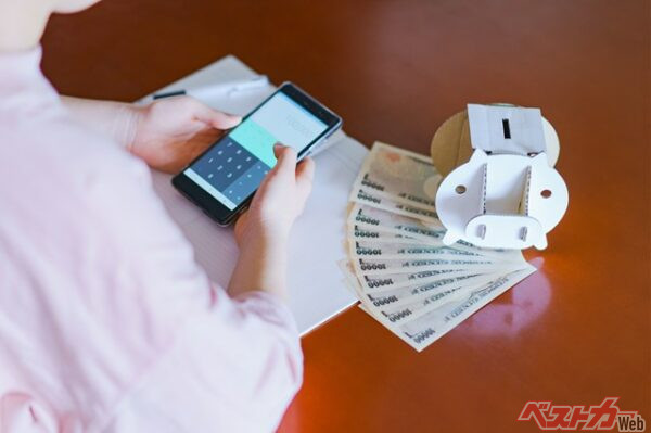 備えあれば憂いなし。対物補償は無制限にしてもそこまで大きな差はでない?(show999@Adobe Stock)