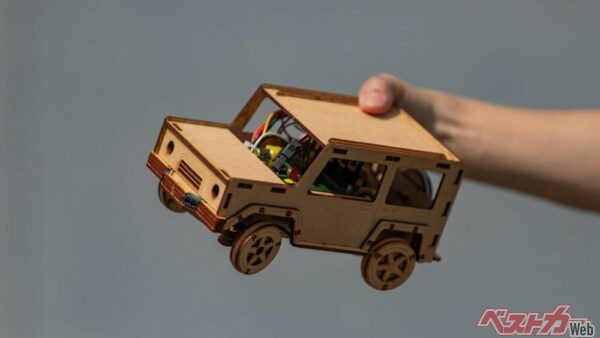 このクルマにどのような動きをさせるか。お子さまの学習次第で楽しみがひろがりそうだ