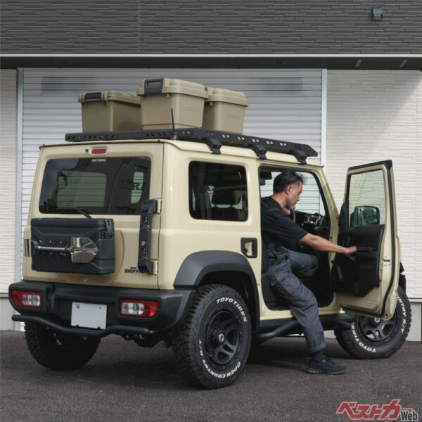 リアの視界を邪魔することなくカスタム性をあげてくれそうだ