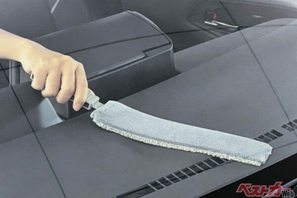 ダッシュボード奥の掃除もチョー簡単!!　ホコリも手垢もラクラクとれる！　年末愛車大掃除に強い味方登場!?