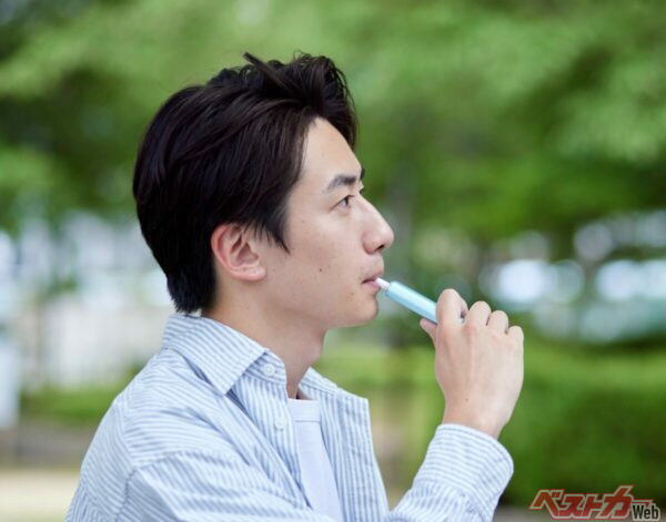 電子タバコはガソリンスタンド内ではNG(WESTPHOTO@Adobe Stock)