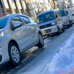 雪道をノーマルタイヤで走ったら違反です！　都会に住む人が知るべき雪道走行の基本中の基本とは