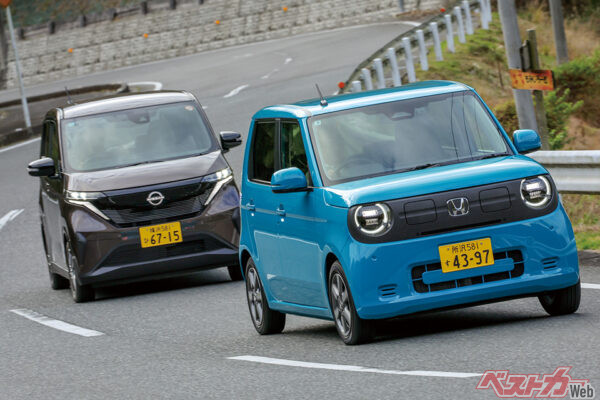 ホンダ N-ONE e:(価格帯:269万9400~319万8800円)と、日産 サクラ(価格帯:259万9300~308万2200円)