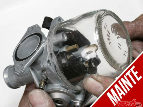 キャブセッティングの土台。実油面が見えるクリアフロートチャンバー