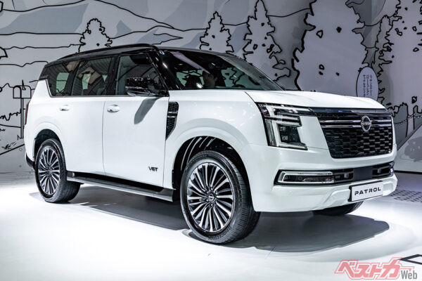 日産 パトロール。エンジンは3.5L・V6ツインターボを搭載し、ドライバビリティにも優れている。試乗した編集部員によるとブレーキ性能に驚愕した模様