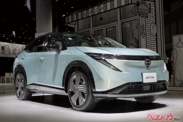 日産 アリア。充電を高効率化するナビリンクバッテリーコンディショニングが設定されたほか、足回りの味付けも見直し。20インチのホイールも新デザインに