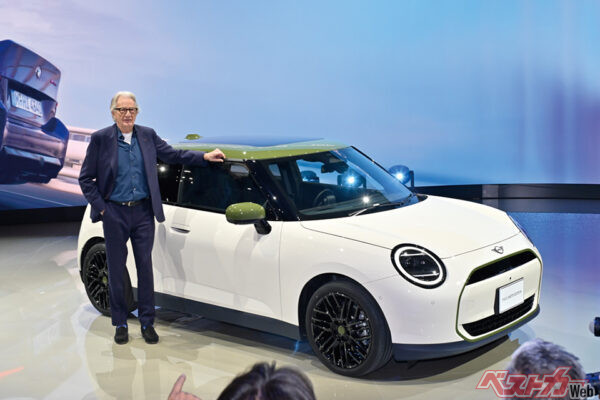 MINI ポールスミス エディション。3ドア、5ドア、コンバーチブルが用意されるが、日本へはまず3ドアのBEVのみ展開をスタート。限定車ではないが早めの購入がオススメ