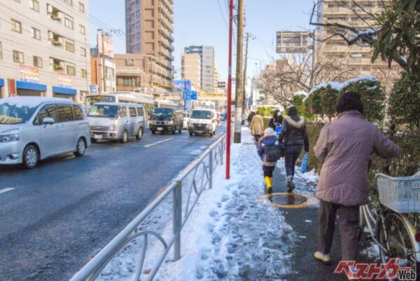 この時期になると「雪は降りますか？」といった問い合わせが増えますが、天気がどうなるかはわかりません。自身で天気予報を確認し、必要そうな場合は電話して変更しましょう