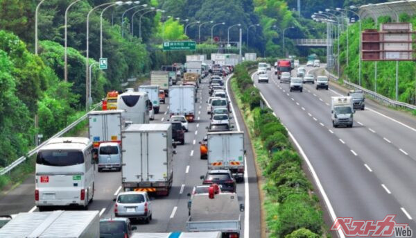 交通量が増える年末年始のクルマ移動は、予定通りいかないことが多いです。余裕を持ったスケジュールを組み、万が一返却が間に合わない場合は早めに店舗へ連絡しましょう