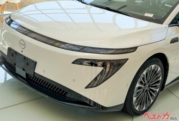 「日産N7」現地で独占試乗!!!　感じたのは「スカイライン」のような自然な乗り味　”手練れ日本人エンジニア”の思いと実力がすごい