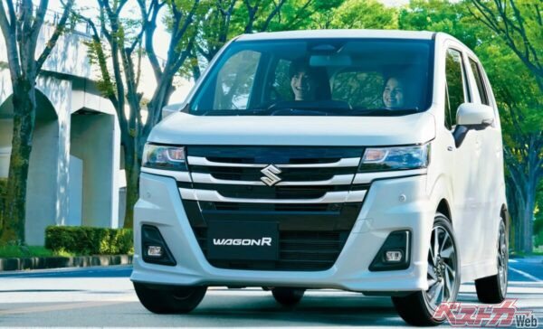 一部改良前まで現役であったワゴンRカスタムZに近い顔つきに