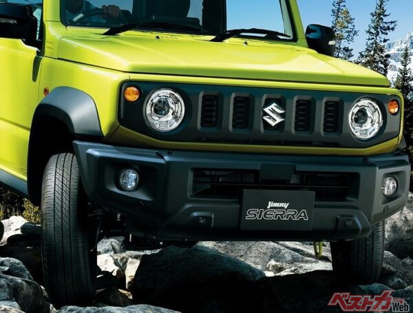 ジムニーノマド「2型」には、バンパーにコーナーセンサーが埋め込まれるため、バンパー交換といったカスタムは難しくなる!? （写真はシエラ）