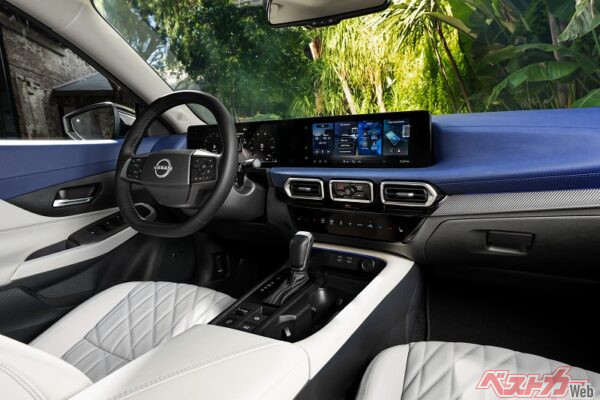 12.3インチサイズの大型ディスプレイを2枚レイアウトしたインテリア。スタイリッシュで先進的な雰囲気が漂っている