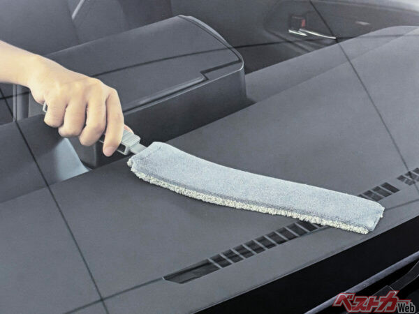 年末大掃除に効く！　カーメイト薄型ワイパーと窓拭きクロスの実力