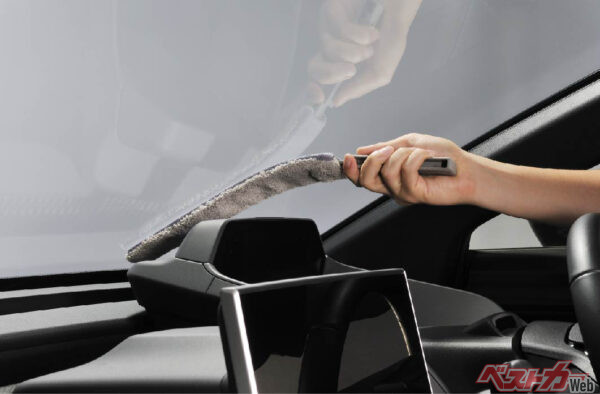 奥や隙間にも、しなって届く