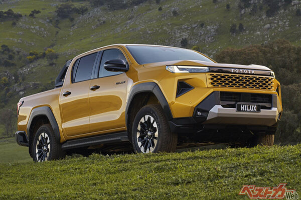 2025年11月にタイで披露された新型トヨタ ハイラックス。シングルキャブも用意されるが、日本に入ってくるのはダブルキャブとなるだろう