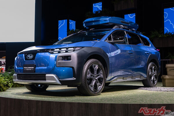 スバル トレイルシーカー。スバルBEV第二弾。ソルテラよりリアオーバーハングを150mm延長。積載力の高いアウトバック以上のスペースを誇る