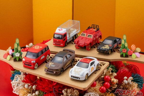 めでたい!!　和風テイストでまさに「かぶき者」!!　新年を祝う「福舞トミカ」が和風特別デザインで登場!!