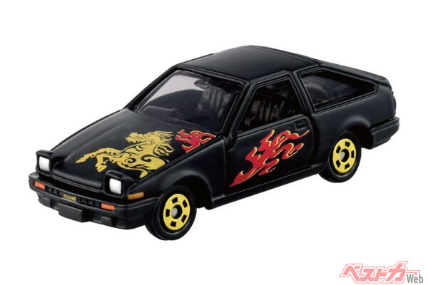 シブい麒麟と炎か雲かたてがみか、とにかく躍動感を表すイラストが描かれたハチロク。実際にこういったカスタムはありそうだ