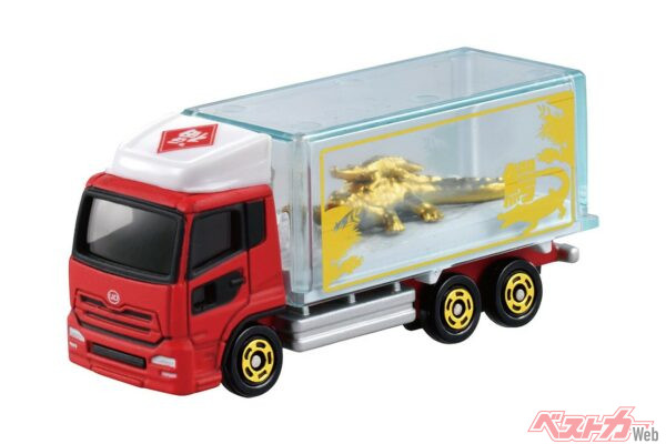 イラストやペイントだけが注目ではない！　実際に金のワニが載せられているのだ。ちょっとかわいい