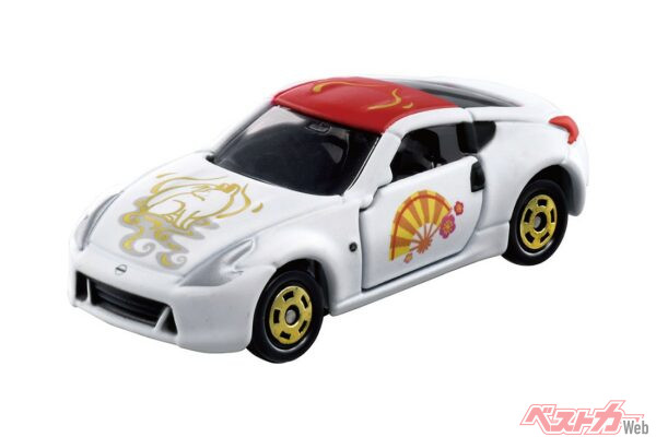 流れるような身体を神仙さをもつ白狐のイメージはフェアレディZの気高さにぴったりだ