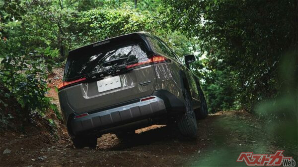 電気式4WD「E-Four」はTRAILモードとSNOWモードが搭載する