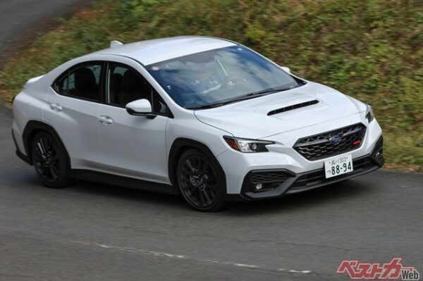 足は硬めながらハンドリングは軽快で、スバルらしいダイナミックな走りができる