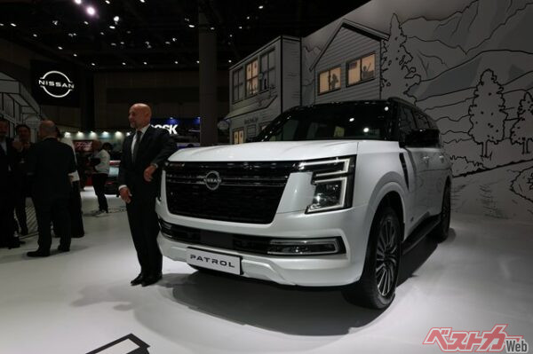 ランドクルーザー300と比べても圧倒的に大きいパトロール。日産CEO エスピノーサ氏もパトロールがお好きとの噂